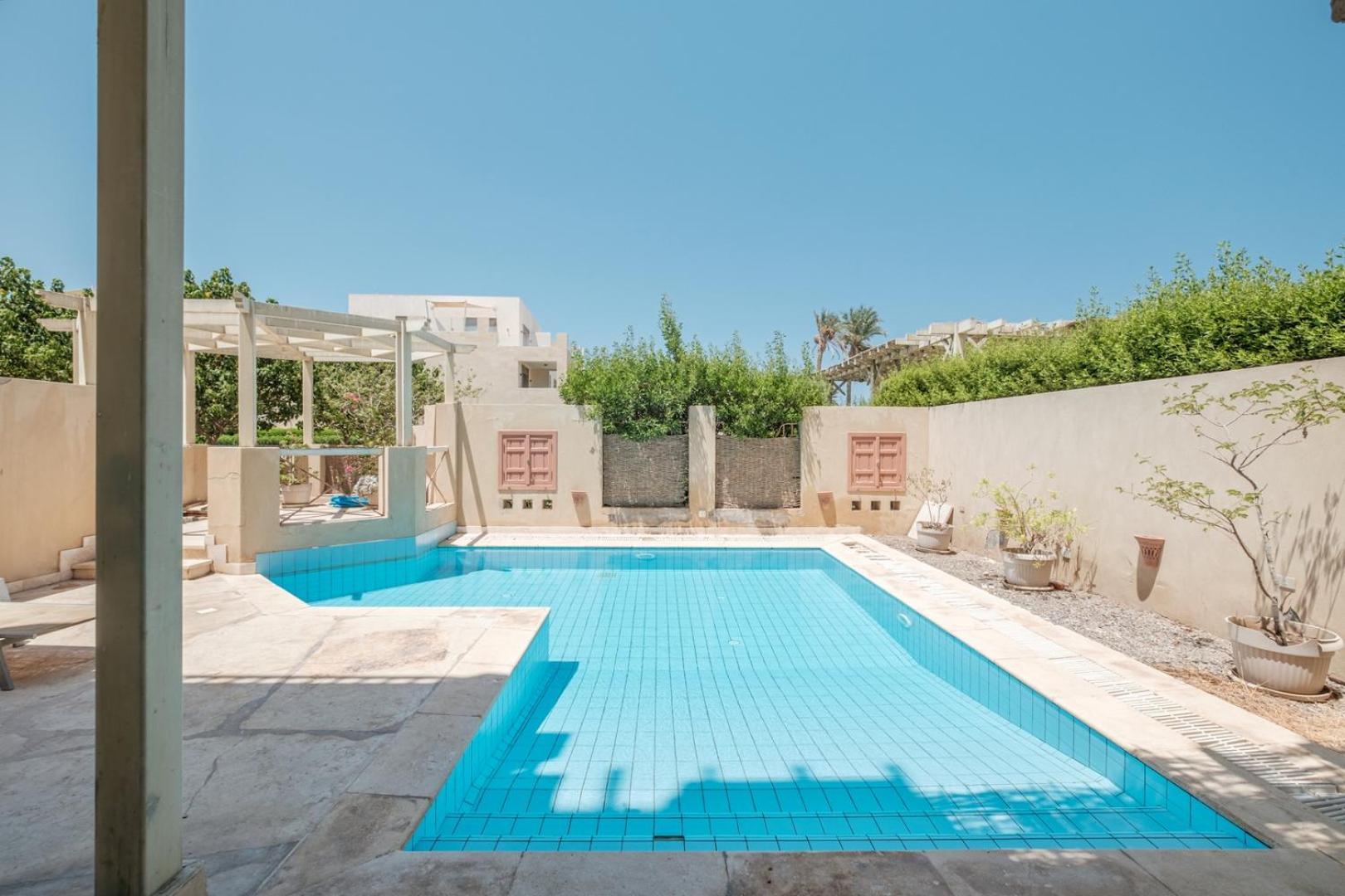 Apartment Exclusive Pool Marina Retreat