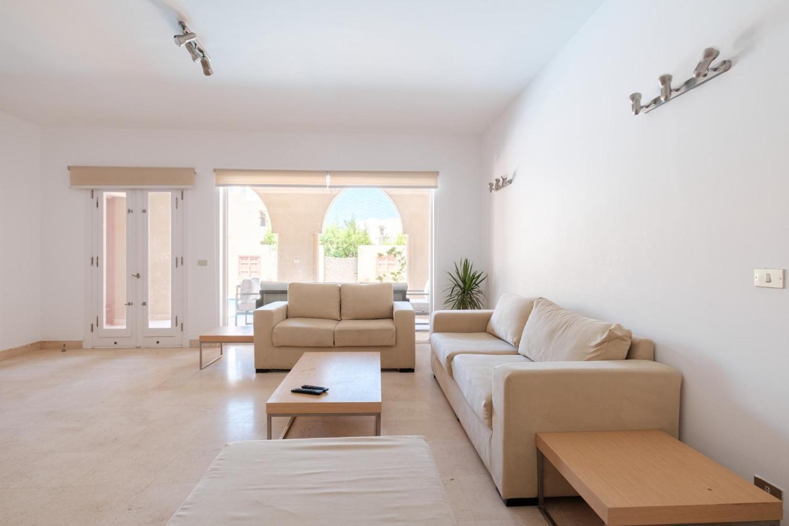 Exclusive Pool Marina Retreat Apartment