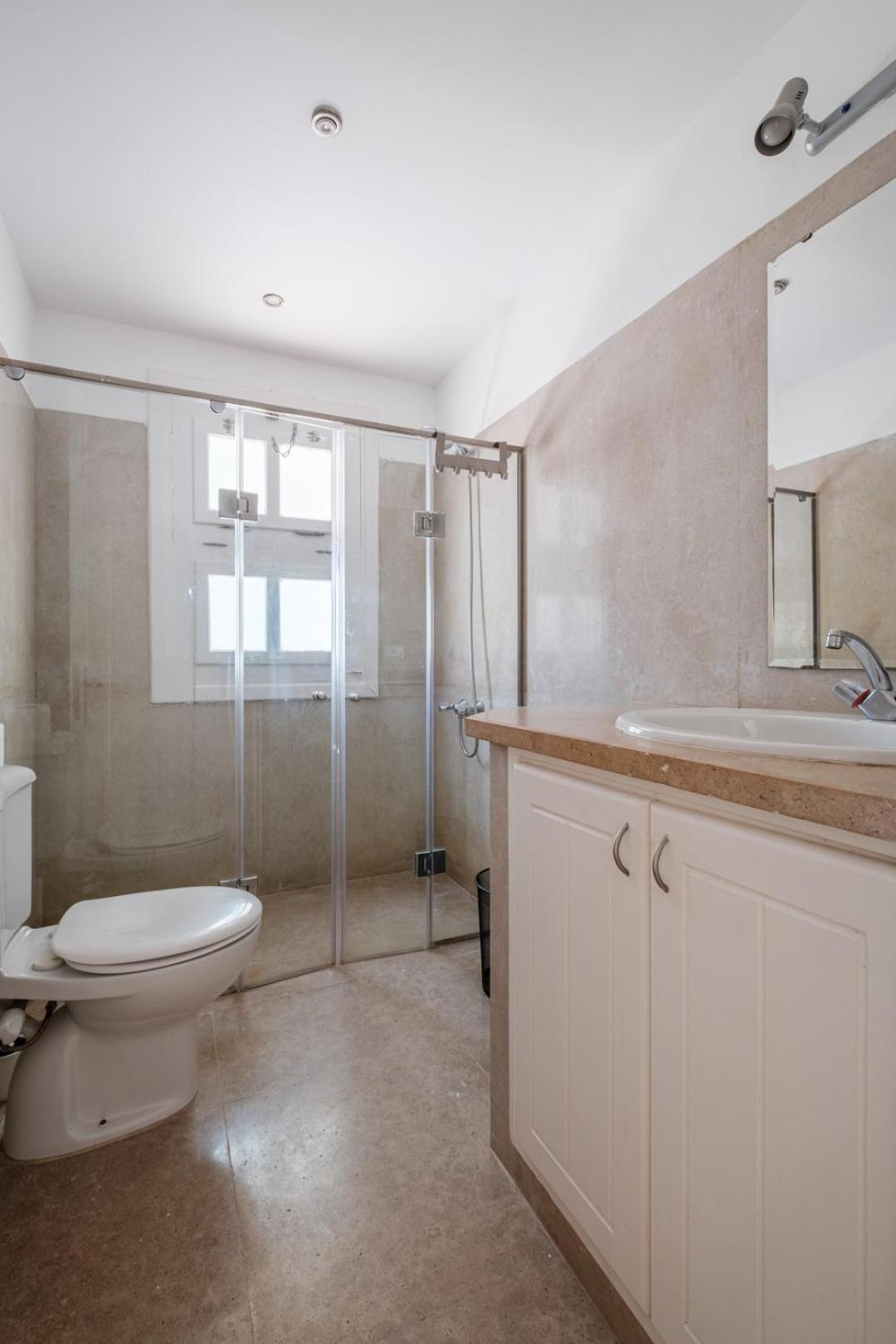 Exclusive Pool Marina Retreat Apartment